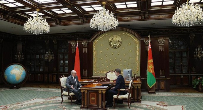 Lukashenko hears out report of Minsk Mayor Kukharev