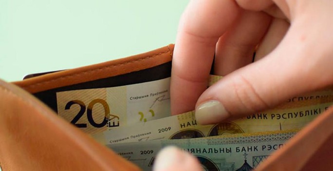 Lukashenko signs decree to raise pensions on 1 September