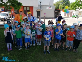 Мостовская районная библиотека подарила радость дошкольникам