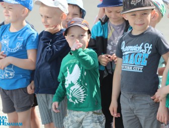 Мостовская районная библиотека подарила радость дошкольникам