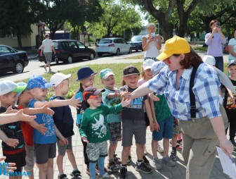 Мостовская районная библиотека подарила радость дошкольникам