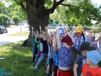 Мостовская районная библиотека подарила радость дошкольникам