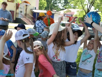 Мостовская районная библиотека подарила радость дошкольникам