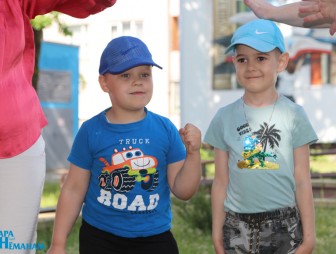 Мостовская районная библиотека подарила радость дошкольникам