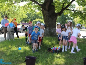 Мостовская районная библиотека подарила радость дошкольникам