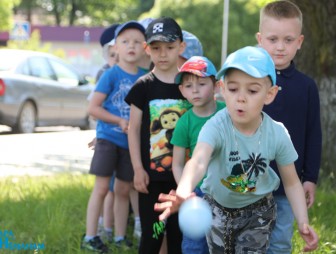 Мостовская районная библиотека подарила радость дошкольникам