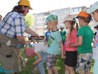 Мостовская районная библиотека подарила радость дошкольникам