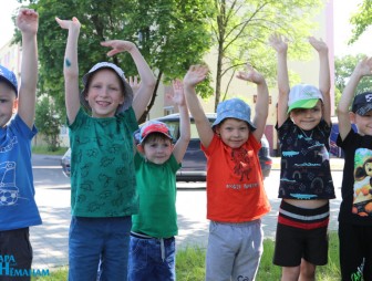 Мостовская районная библиотека подарила радость дошкольникам