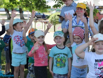 Мостовская районная библиотека подарила радость дошкольникам