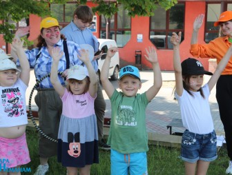 Мостовская районная библиотека подарила радость дошкольникам