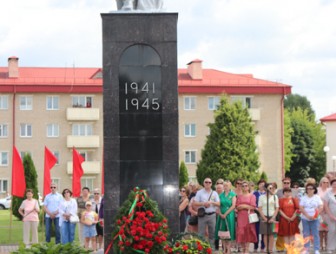 Прошлое - в наших сердцах! Будущее - в наших руках!