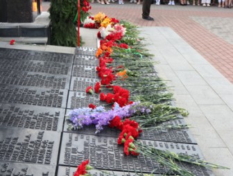 Прошлое - в наших сердцах! Будущее - в наших руках!