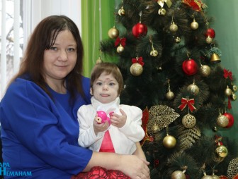 Александр Вольфович с подарками посетил Мостовский ЦКРОиР