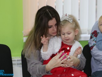 Александр Вольфович с подарками посетил Мостовский ЦКРОиР