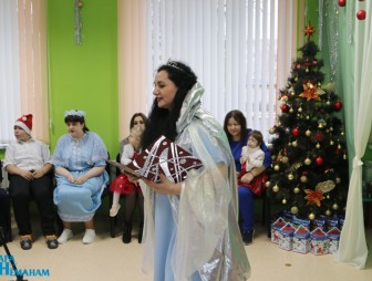 Александр Вольфович с подарками посетил Мостовский ЦКРОиР