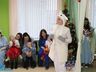 Александр Вольфович с подарками посетил Мостовский ЦКРОиР