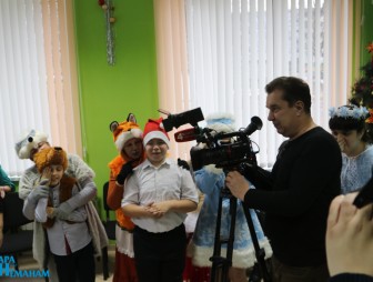 Александр Вольфович с подарками посетил Мостовский ЦКРОиР