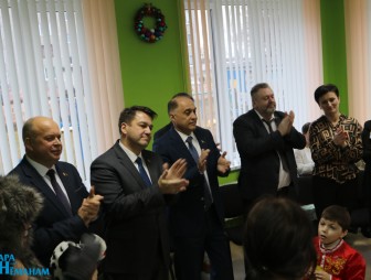 Александр Вольфович с подарками посетил Мостовский ЦКРОиР