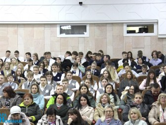 В Мостах состоялись торжественное собрание и праздничный концерт ко Дню Конституции Республики Беларусь