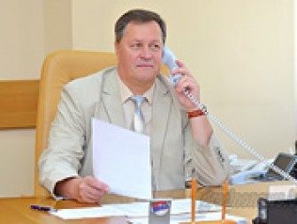Управляющий делами облисполкома Игорь Попов провел прямую линию с жителями области