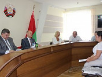 Председатель областного исполнительного комитета Владимир Кравцов провел прием граждан в Слониме