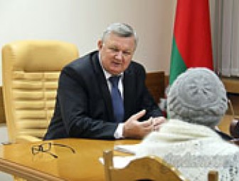 Сегодня, 10 февраля, прием граждан в облисполкоме провел первый заместитель председателя областного исполнительного комитета Иван Жук