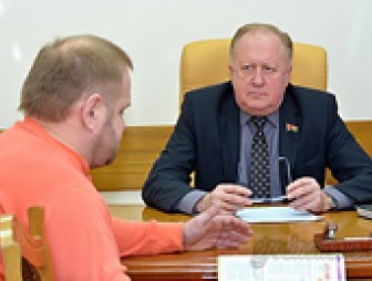 Прием граждан по личным вопросам провел заместитель председателя облисполкома Виктор Лискович
