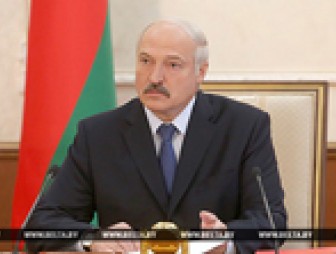 Лукашенко требует не допускать пересаживания не справившихся руководителей на новые ответственные посты