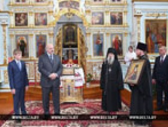 Лукашенко в праздник Пасхи побывал в Спасо-Преображенском храме в Шклове