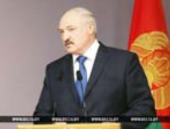 Лукашенко: белорусские женщины являются примером милосердия и мудрости, трудолюбия и верности стране