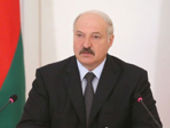 Лукашенко поручил максимально широко провести в Беларуси благотворительную кампанию по подготовке к школе детей из малоимущих семей
