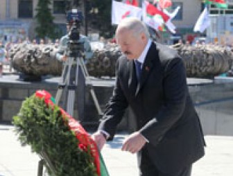 А. Г. Лукашенко в День Независимости возложил венок к монументу Победы в Минске