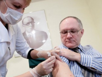 В Мостах началась вакцинация населения против гриппа