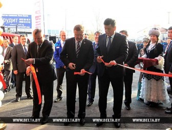 Кобяков и Жээнбеков открыли в Бишкеке сборочное производство техники МТЗ