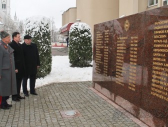 В Гродно торжественно открыли после реконструкции памятный знак сотрудникам ОВД, погибшим при исполнении служебного долга