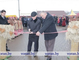 Губернатор Гродненской области Владимир Кравцов торжественно открыл городской парк в Вороново