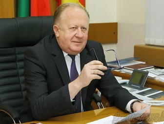 Субботнюю прямую линию провел заместитель председателя облисполкома Виктор Лискович