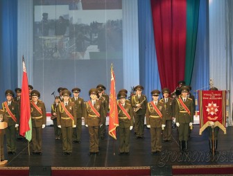 Торжественный вечер, посвященный Дню защитников Отечества и Вооруженных сил Республики Беларусь, прошел в областном драмтеатре