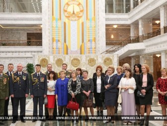 Президент Беларуси Александр Лукашенко вручил генеральские погоны представителям высшего офицерского состава