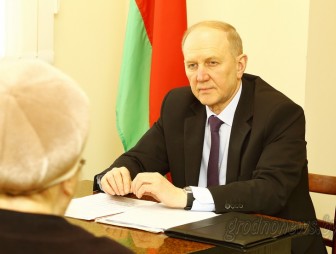 Председатель областного исполнительного комитета Владимир Кравцов провел прием граждан в Дятловском районе