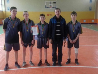В Мостах прошли районные соревнования по стритболу среди детей и подростков по месту жительства
