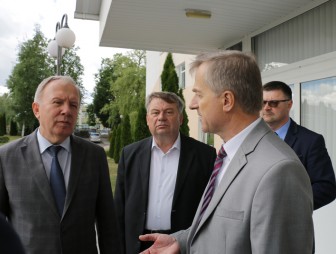 Заместитель премьер-министра Республики Беларусь Василий Жарко сегодня с рабочим визитом посетил Островец