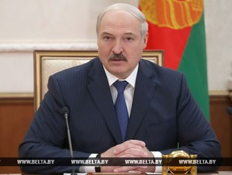 'Жесткий и принципиальный разговор' - Александр Лукашенко требует активизировать усилия на уборке урожая