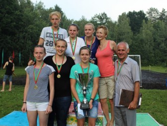 Мостовчане победили в болотном футболе