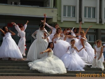 С парада невест в... Париж отправится победительница слонимского парада невест