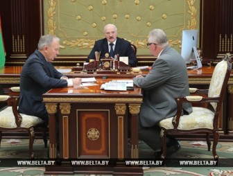 Вступительная кампания, учебники, подготовка к 1 сентября - развитие образовательной сферы обсуждается на встрече у Александра Лукашенко