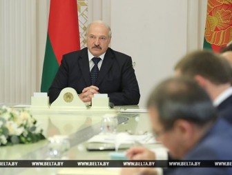 О финансовой стабильности и суперкомбайнах: Александр Лукашенко собрал на совещании экономический штаб страны