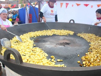 Угощение для всех. Огромную сковороду картофеля приготовят на областном фестивале тружеников села «Дажынкі» в Свислочи