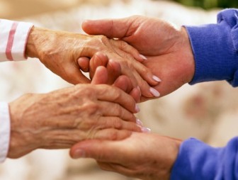 Мы выбираем помощь  пожилым людям