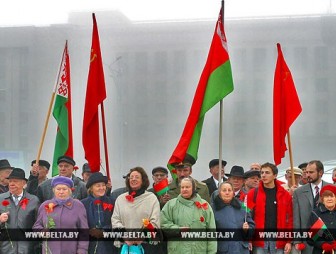 Александр Лукашенко поздравил белорусов со 100-летним юбилеем Октябрьской революции